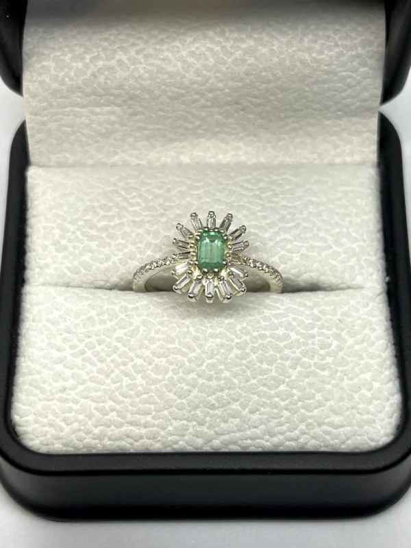 Anillo Flor Esmeralda