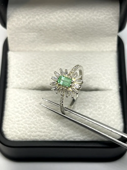 Anillo Flor Esmeralda