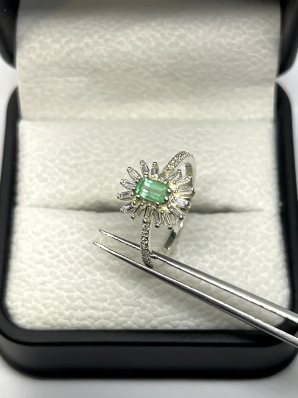 Anillo Flor Esmeralda