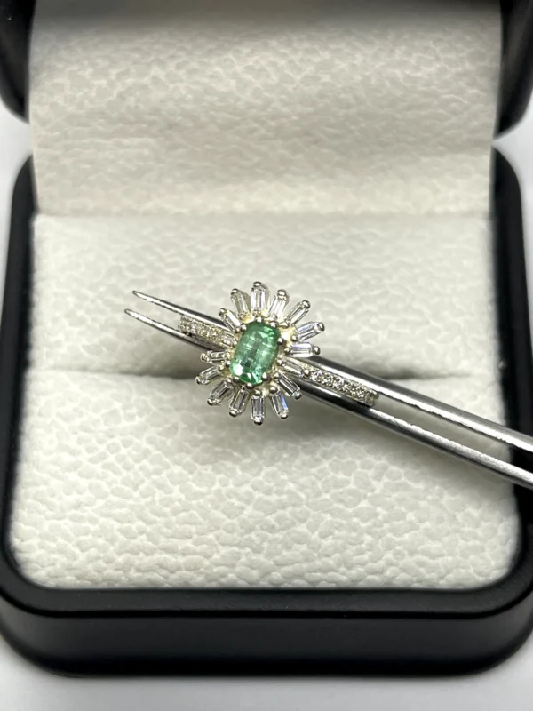 Anillo Flor Esmeralda