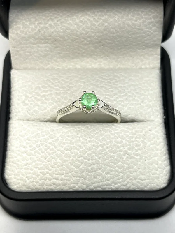 Anillo Esmeralda Real