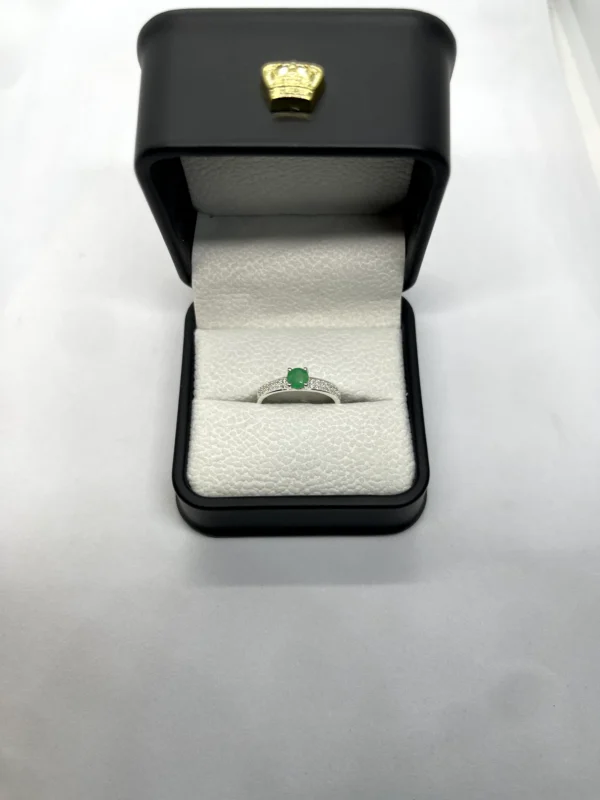 Anillo con Esmeralda Colombiana