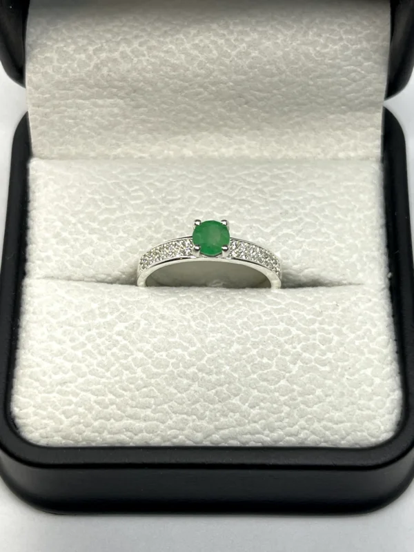 Anillo con Esmeralda Colombiana