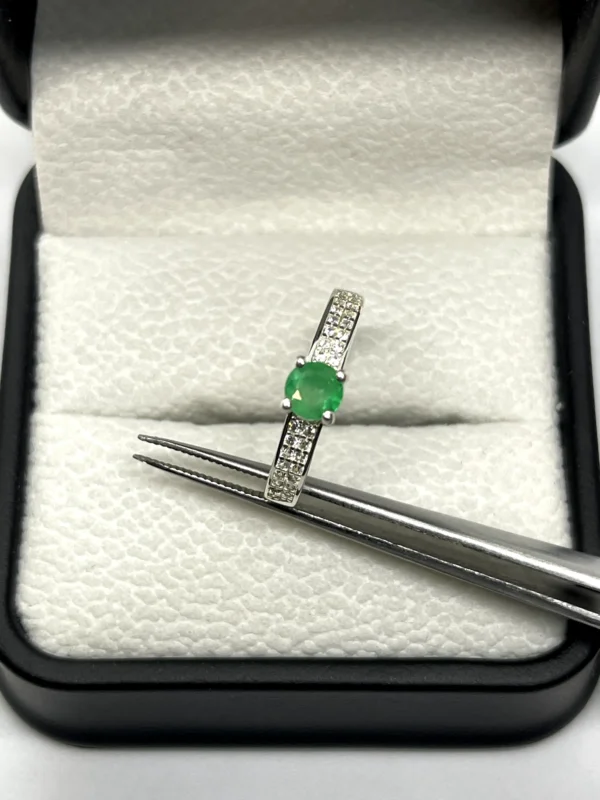 Anillo con Esmeralda Colombiana