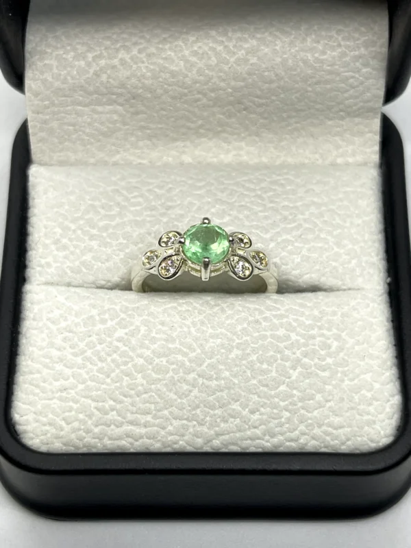 Anillo Esmeralda Flor Encanto