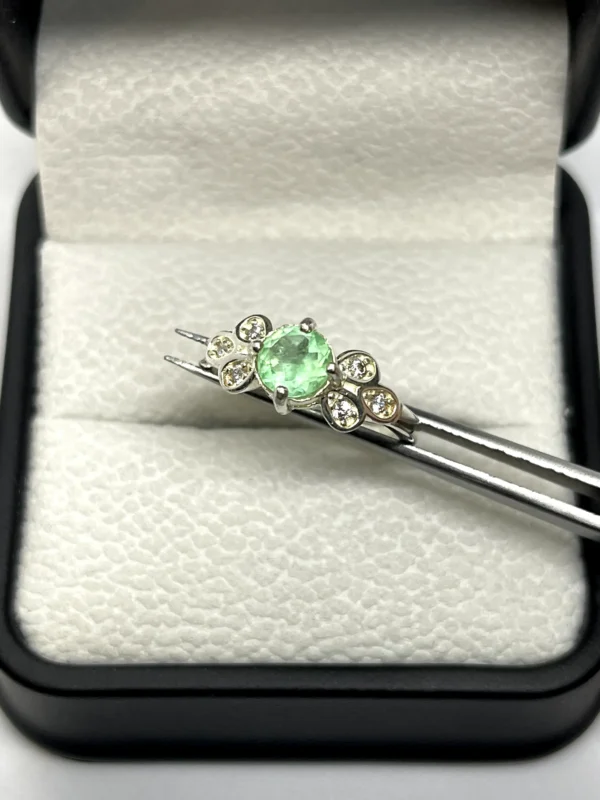 Anillo Esmeralda Flor Encanto