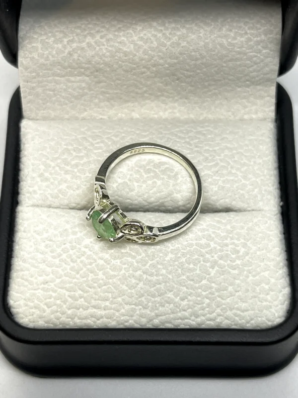 Anillo Esmeralda Flor Encanto