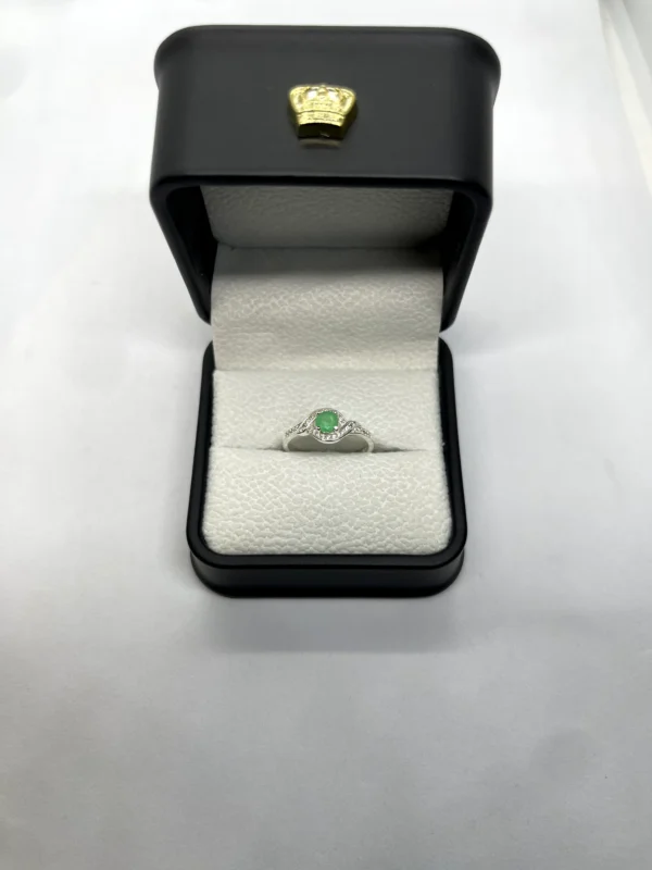 Anillo Esmeralda Entrelazada
