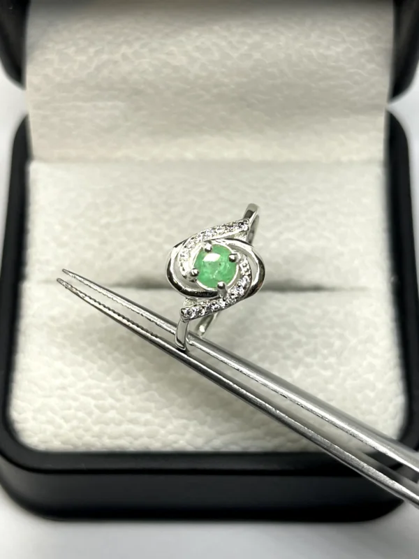 Anillo Torbellino Esmeralda