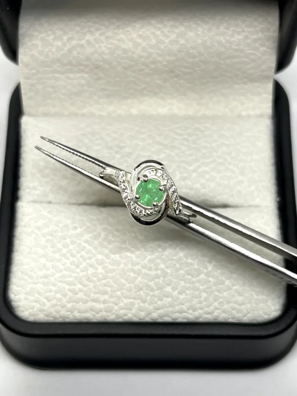 Anillo Torbellino Esmeralda