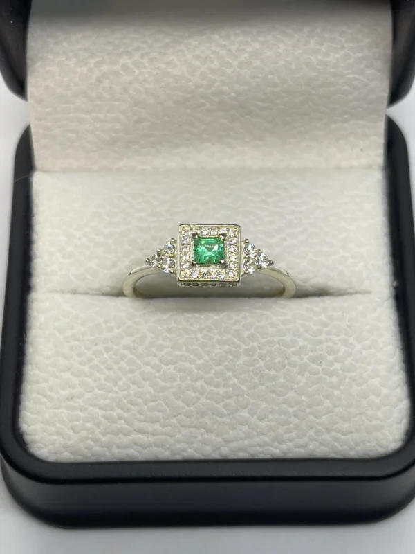 Anillo brillo cuadrado Esmeralda colombiana