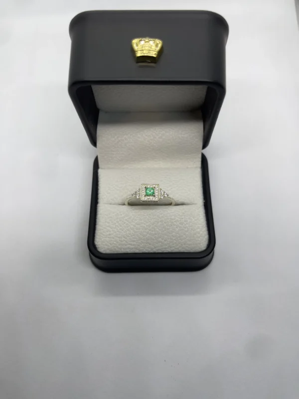 Anillo brillo cuadrado Esmeralda colombiana