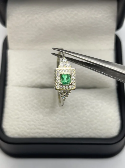 Anillo brillo cuadrado Esmeralda colombiana