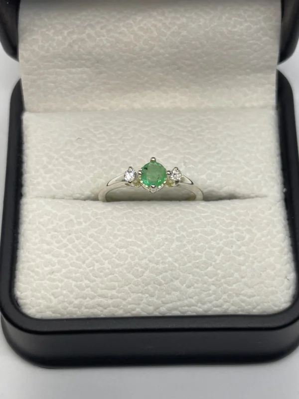 Anillo Trilogía Esmeralda